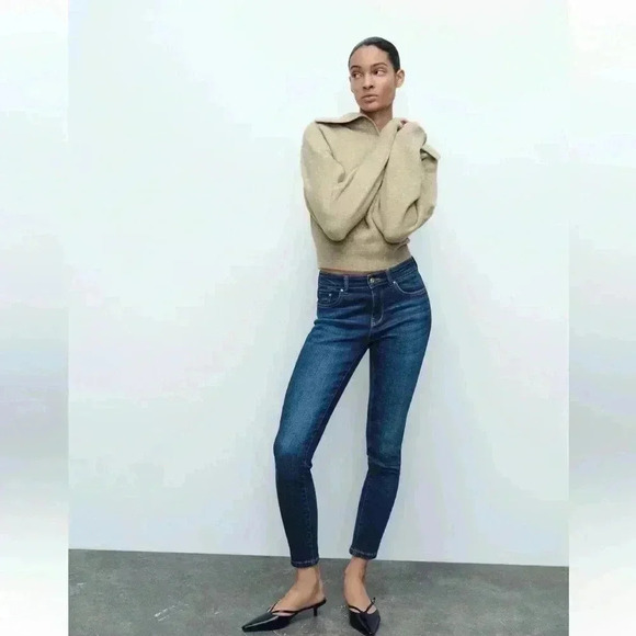 NWT ZARA • Mid Rise Dark Wash The Skinny Jean Sz 6 - Picture 2 of 9